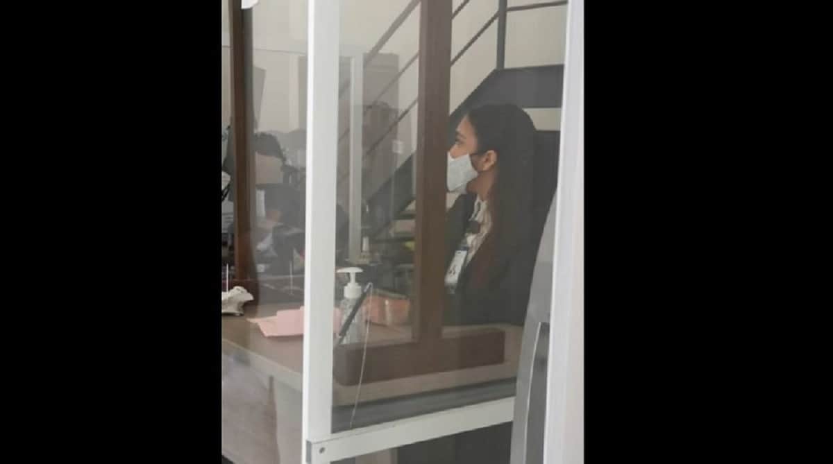 VIDEO: Le cortan la luz a playense y empleada déspota de la CFE dice no saber por qué