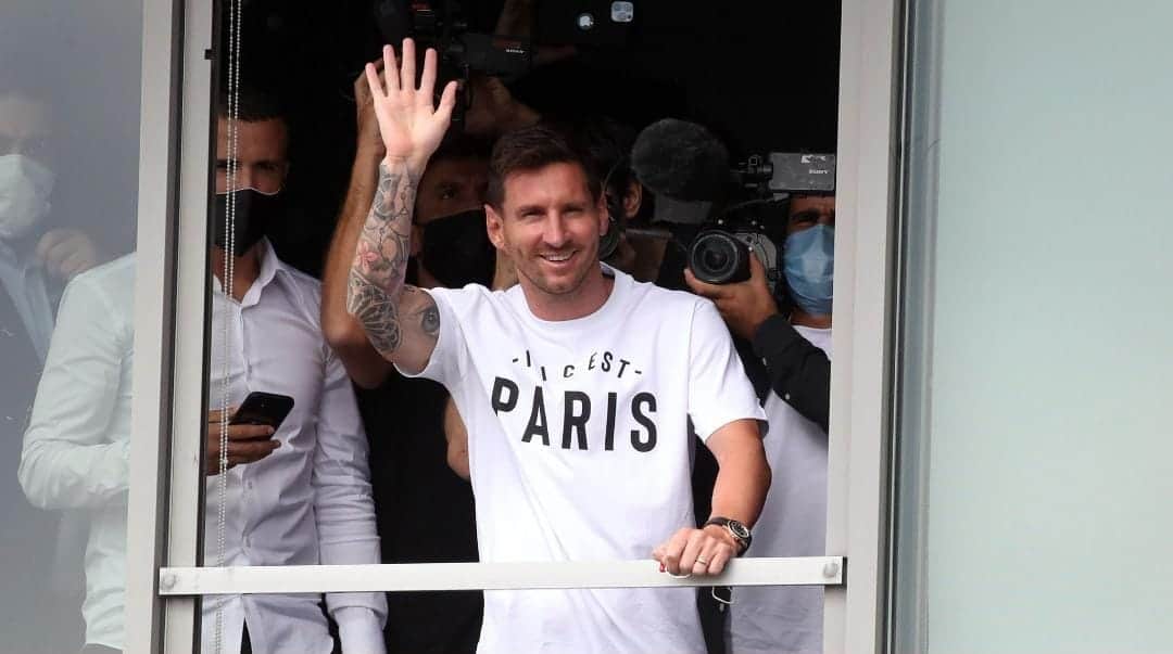 Video: Es oficial; Lionel Messi llega a París para firmar por el PSG
