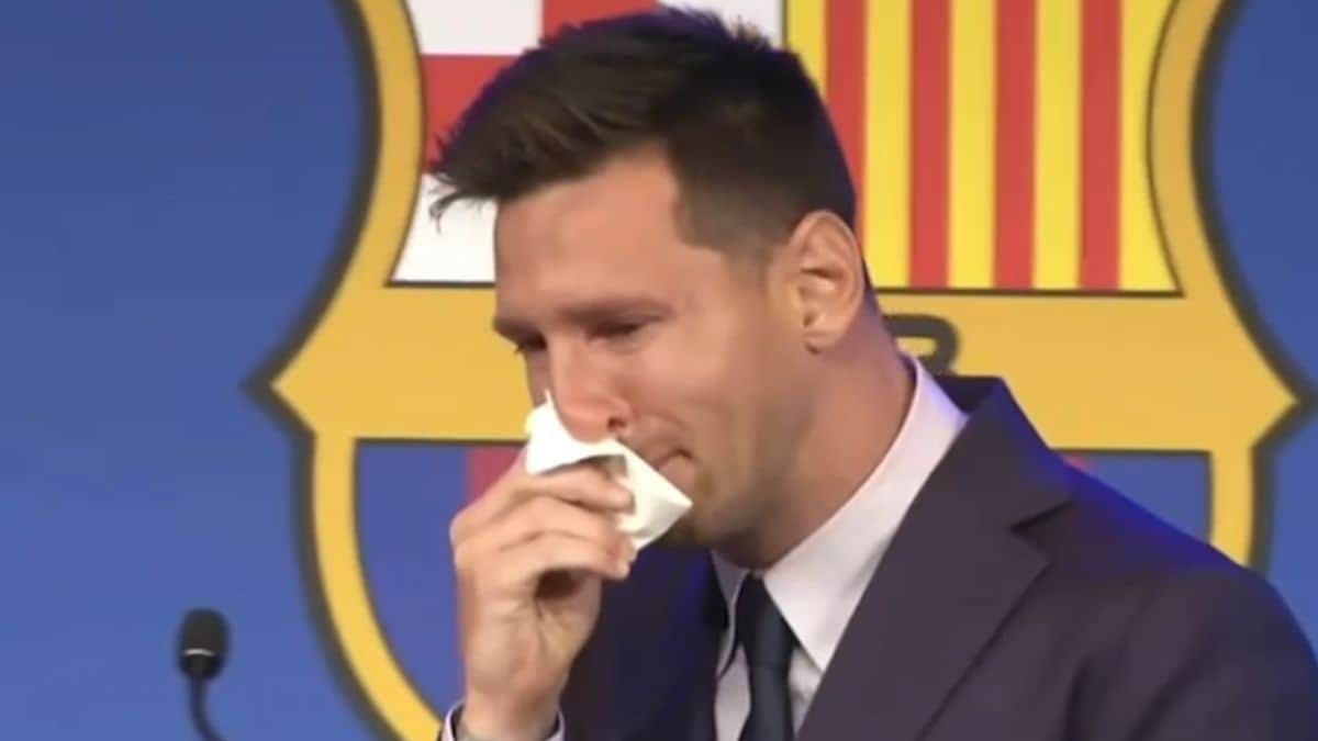 Venden en 1 millón de dólares el 'pañuelo' que usó Messi en su despedida del Barcelona