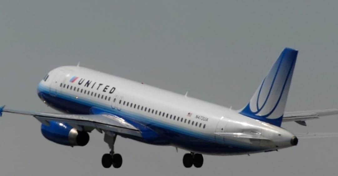 United Airlines despedirá a sus empleados que no se vacunen contra Covid-19