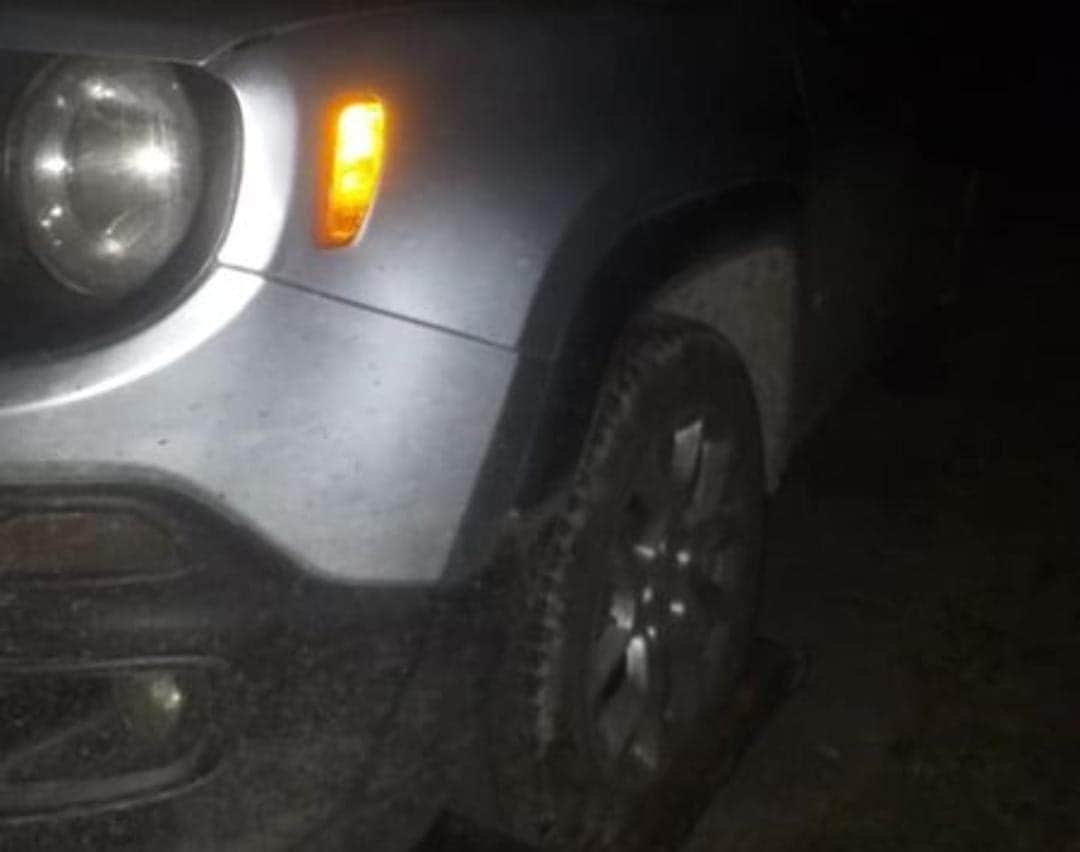 Delincuentes huyen tras persecución vehicular en Nicolás Bravo