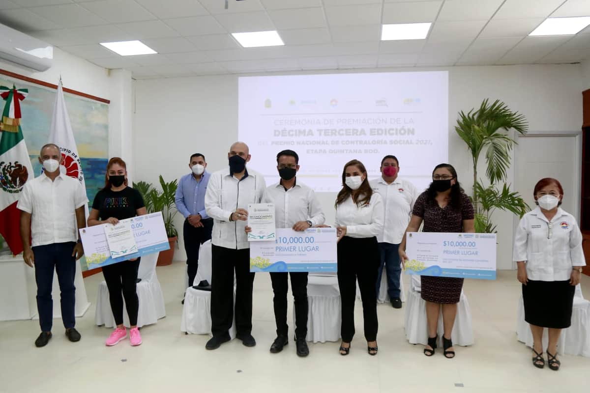 Mara entrega premio de Contraloría social a comités Benito Juarez