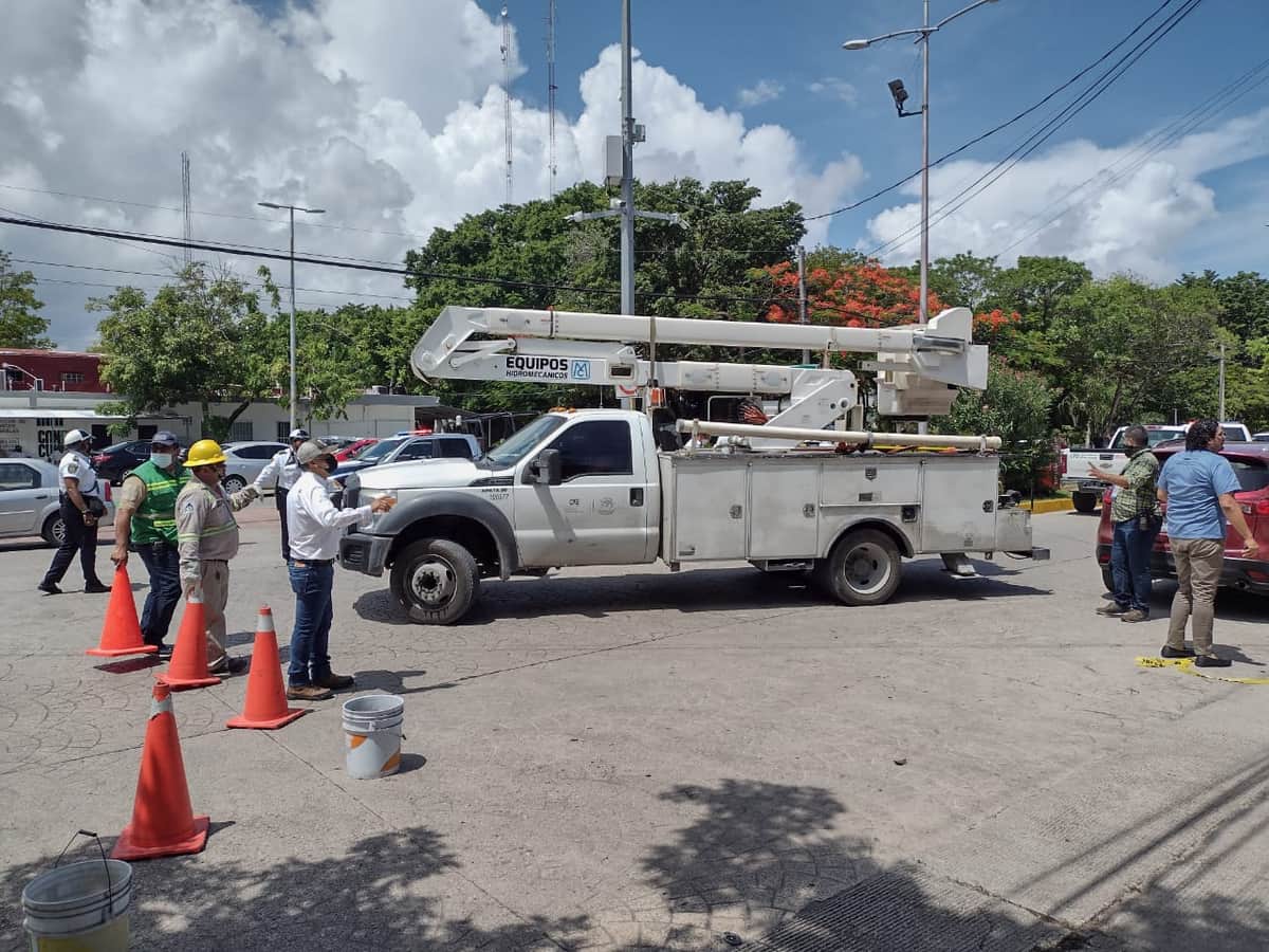 FOTOS: Cortocircuito y conato de incendio desata caos en zona céntrica de Cancún