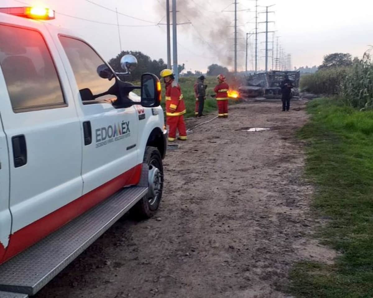 Reportan explosión de toma clandestina de Pemex en Edomex
