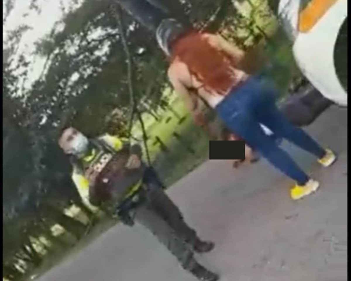 VIDEO: ¡Inhumano! Policía asesina a joven por no tener una licencia de conducir y lo graba