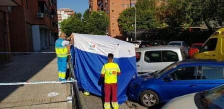 Muere una mujer tras caer de un quinto piso mientras limpiaba los cristales
