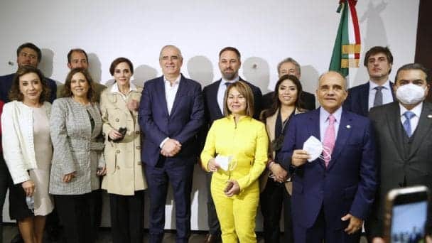 Panistas firman pacto con el partido ultraderechista español Vox