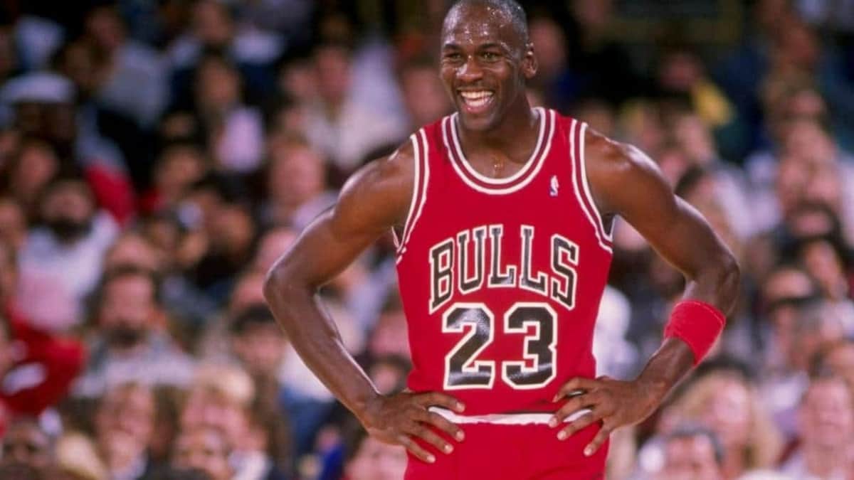 Subastan ropa interior usada por la leyenda del baloncesto Michael Jordan