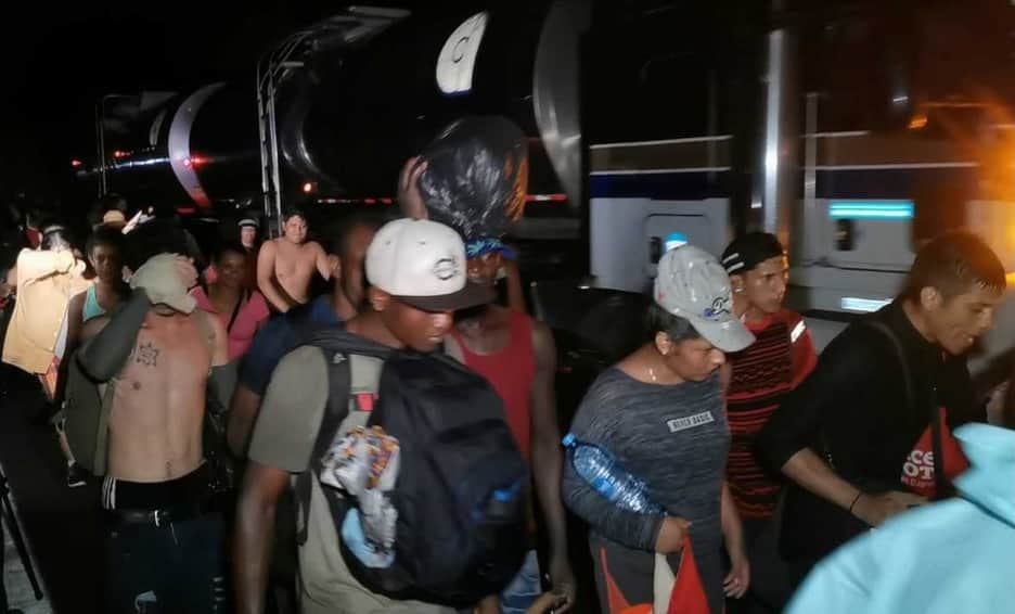 Migrantes marchan hacia Mapastepec al no aceptar condiciones del INM