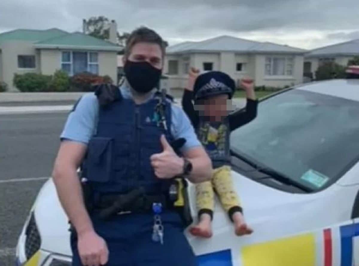 Niño llama a emergencias para pedir a la Policía que vaya a ver sus juguetes