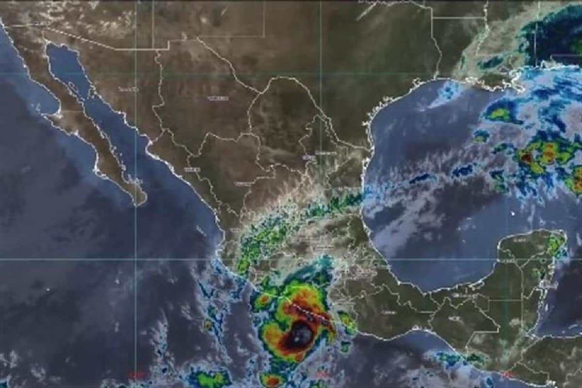 Huracán "Rick" se acerca a costas mexicanas