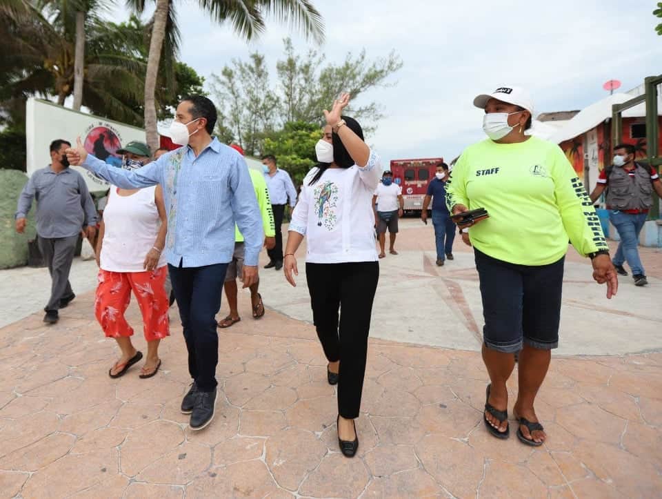 Anuncian el Gobernador y la presidenta Blancboletín de a Merari Tziu Muñoz obra de pavimentación en Puerto Morelos