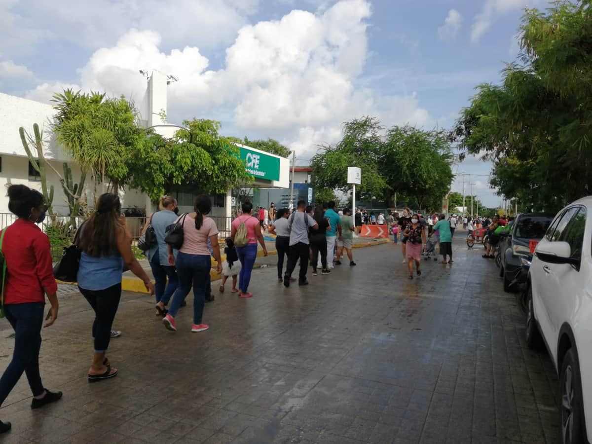 Se desbordan rezagados para la vacunación contra el COVID-19 en Cancún