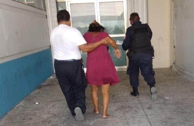 NO TODOS SON MALOS: Policías en Cancún auxilian a mujer en labor de parto para llegar al hospital