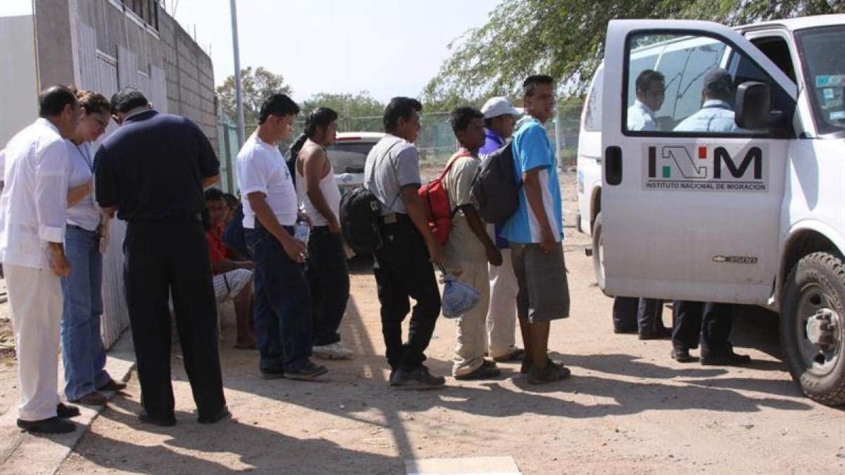 37 migrantes son rescatados por la policía de Veracruz y detienen a 5 'polleros'