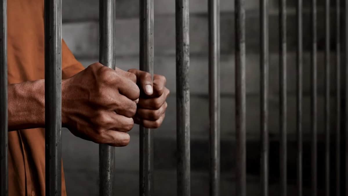 Mujer denunció falsamente a su expareja de abusar de su hija, la llevan presa