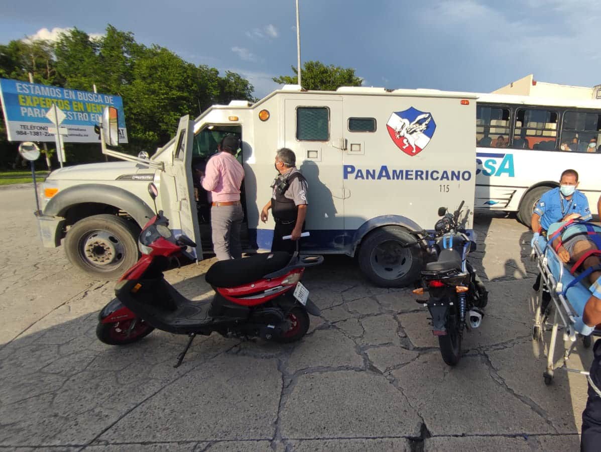 Camión de valores atropella a motociclista en Playa del Carmen