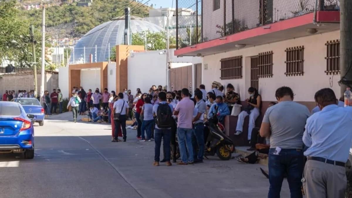 Denuncian plantón de Félix Salgado a aspirantes de un cargo en el gobierno de su hija