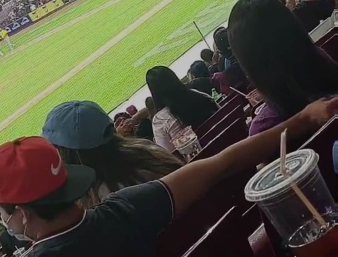 VIDEO VIRAL: Acaricia a la mejor amiga de su novia a sus espaldas