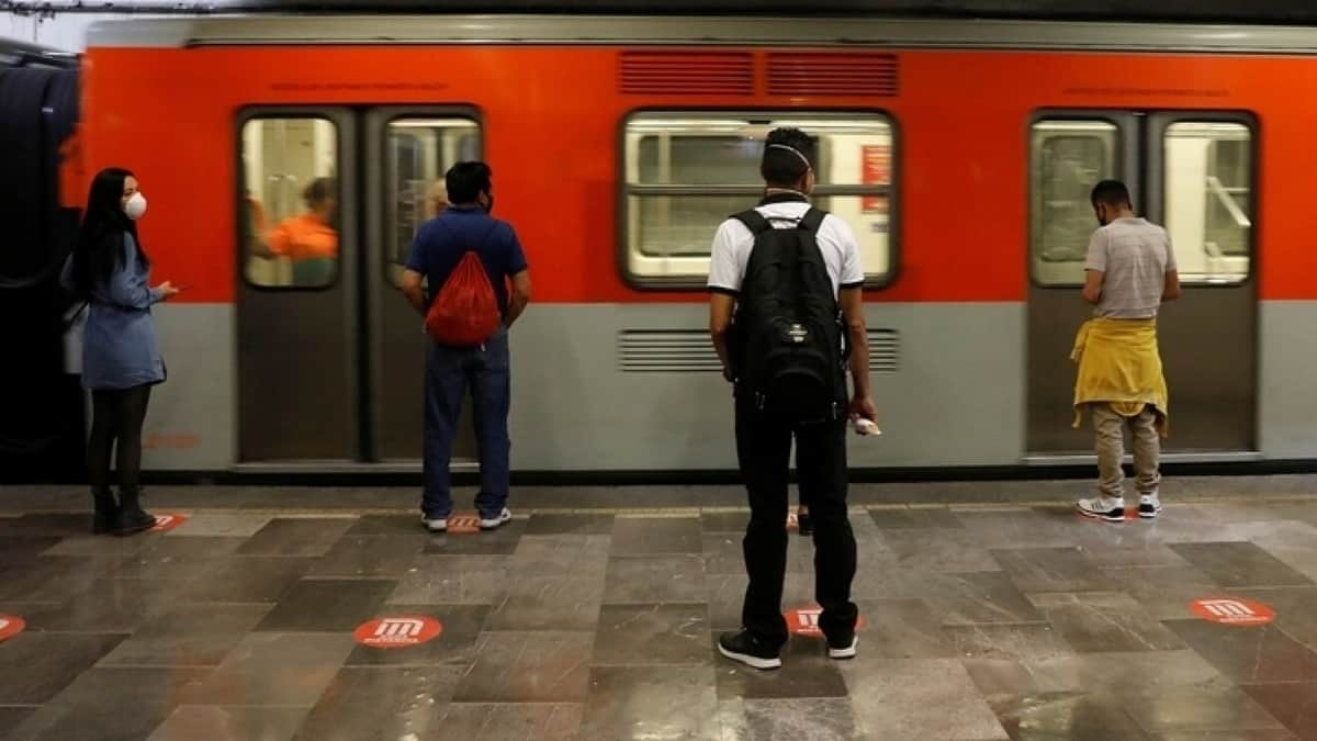 CDMX: Sujeto salta a las vías del Metro para recuperar su celular, pierde la vida electrocutado