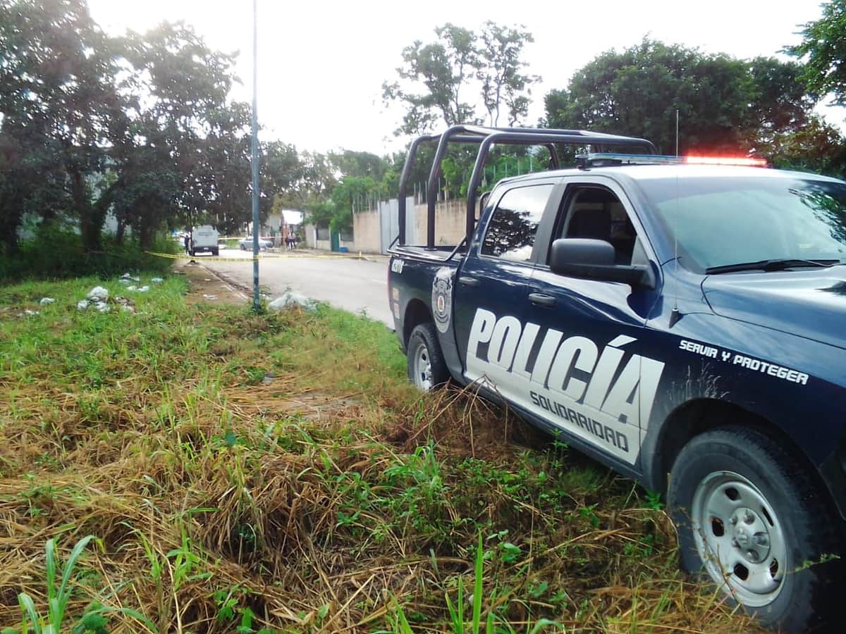 Hallan a mujer asesinada a balazos en un vehículo en Playa del Carmen