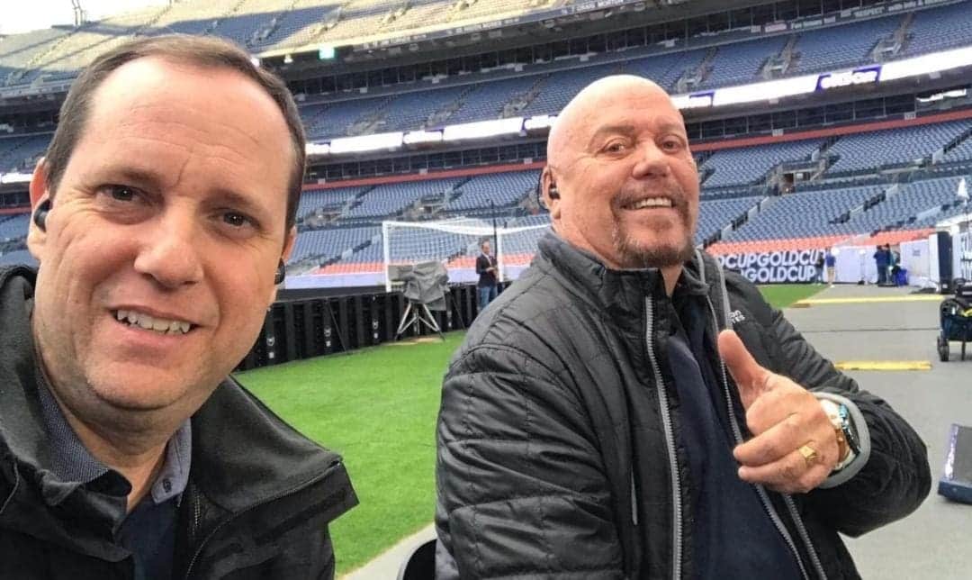 Televisa obliga a Enrique Bermúdez y Paco Villa a disculparse por criticar al América