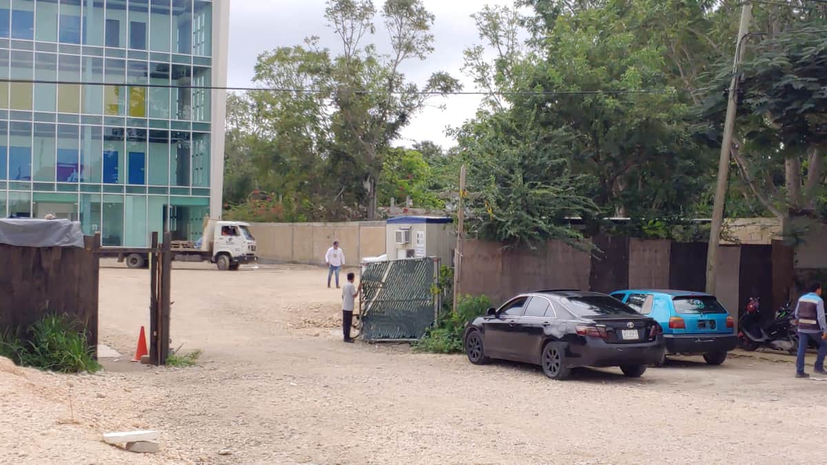 Se roban 400 mil pesos y una camioneta de una construcción en Cancún