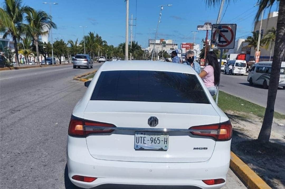 Atropellan a adulto mayor frente a plaza Las Américas de Cancún