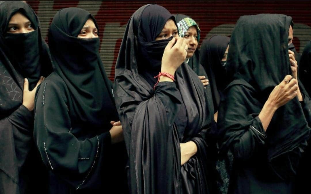 Detienen a tres sujetos por participar en falsas subastas de mujeres