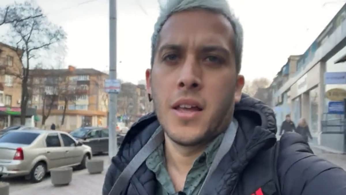 Youtuber Alex Tienda narra desde Ucrania el ataque de Rusia: 'Están bombardeando'