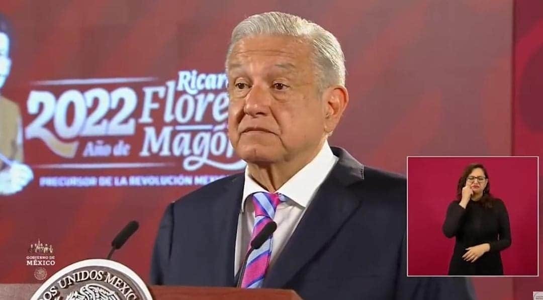 Periodistas famosos deben informar cuánto ganan y quién les paga: AMLO