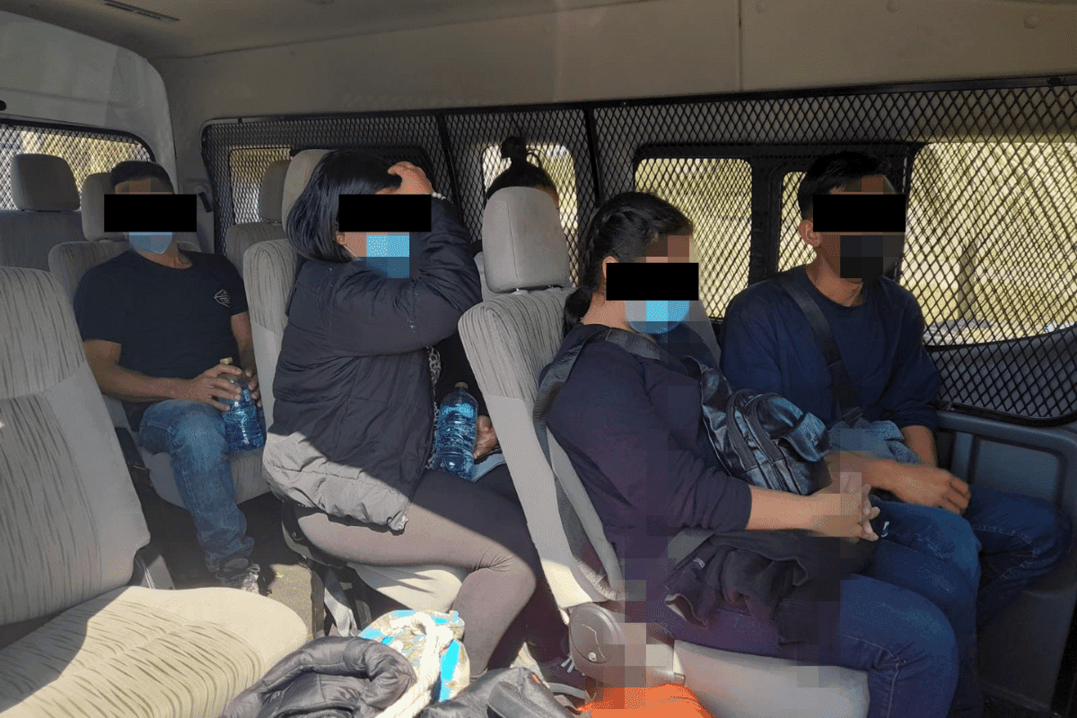 Aseguran a 5 hondureños que viajaban en auto de supuesto funcionario en Oaxaca