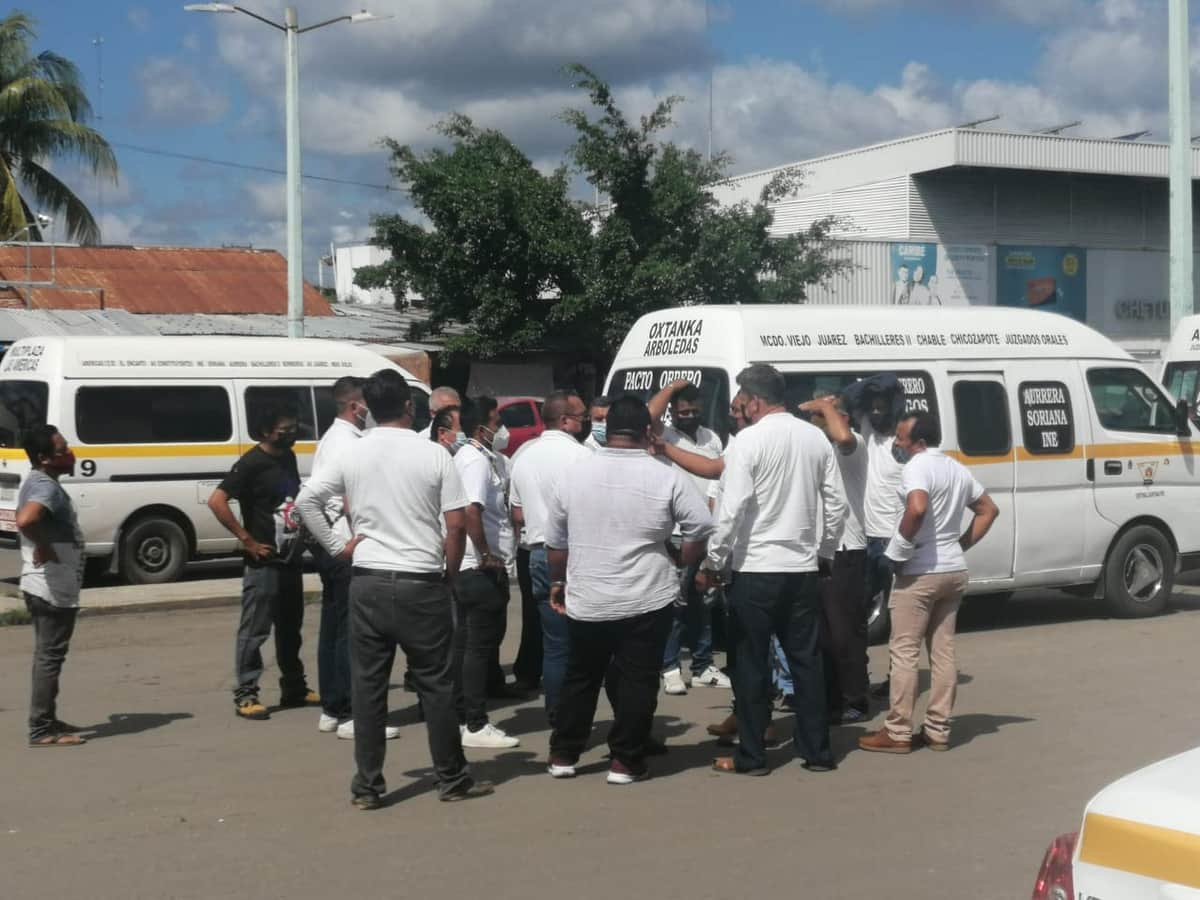 Choferes de combis en Chetumal se lanzan en paro, exigen alza en tarifas