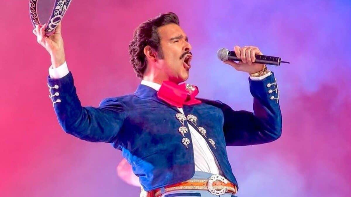 Televisa "celebra" alto rating con serie de Vicente Fernández