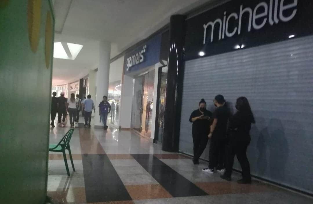 Reportan apagones en varias zonas de Cancún