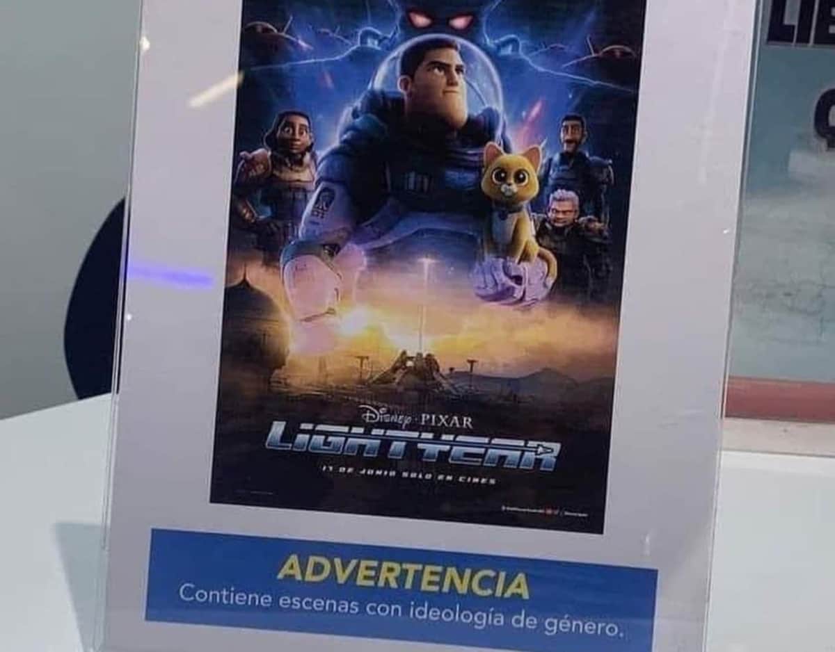 Cines advierten que “Lightyear contiene escenas con ideología de género”