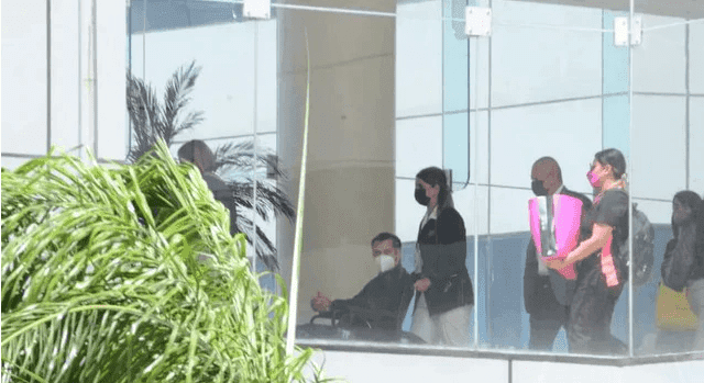 Jaime Rodríguez Calderón, “el Bronco”, sale del hospital privado Doctors Hospital