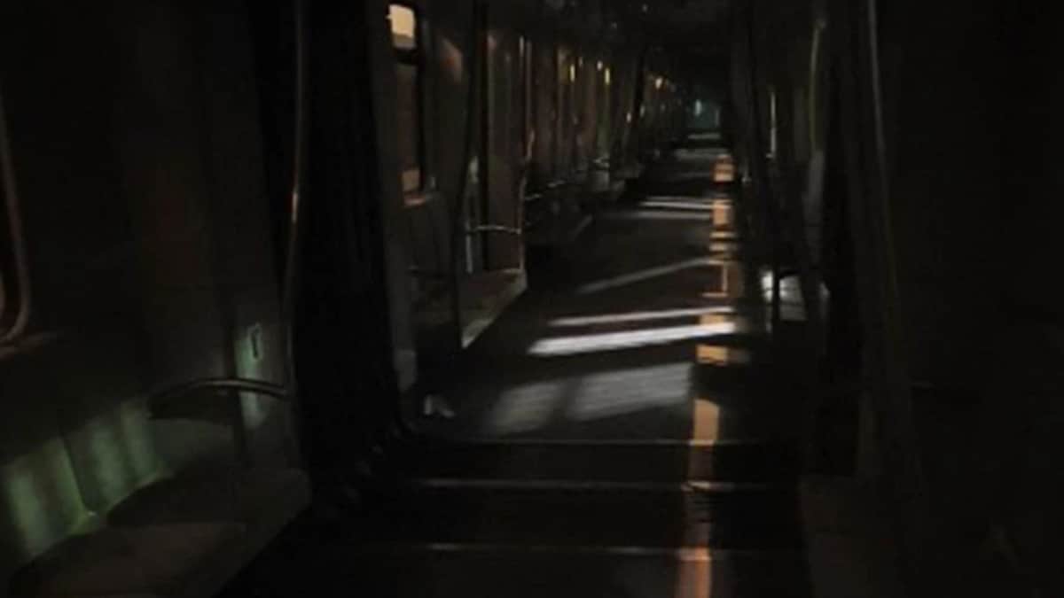 Joven se queda dormido en el metro y termina encerrado a oscuras: 'nadie viene'