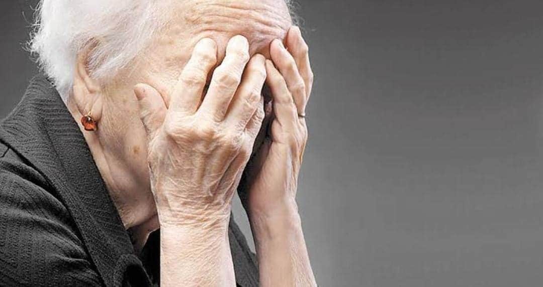 Video: Sujetos golpean y asaltan a abuelita en San Luis Potosí