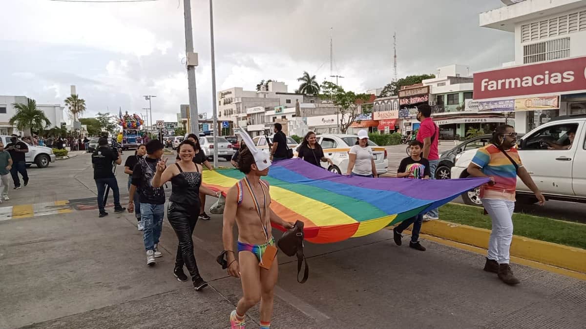 Realizan en Chetumal marcha del orgullo LGBT+ con multitudinaria convocatoria