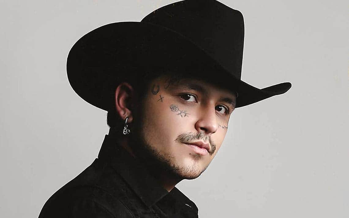 VIDEO: Christian Nodal sorprende al aparecer sin tatuajes en el rostro
