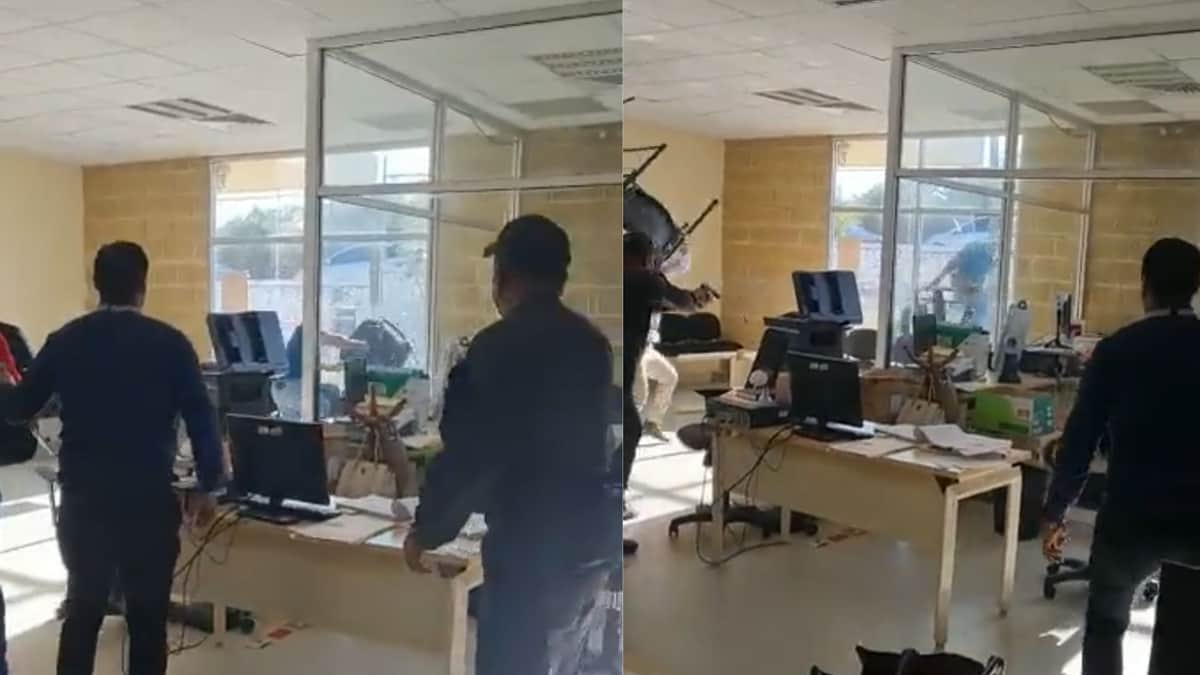 VIDEO: Delincuente esposado escapa de juzgado en Jalisco tras destruir cristal con una silla