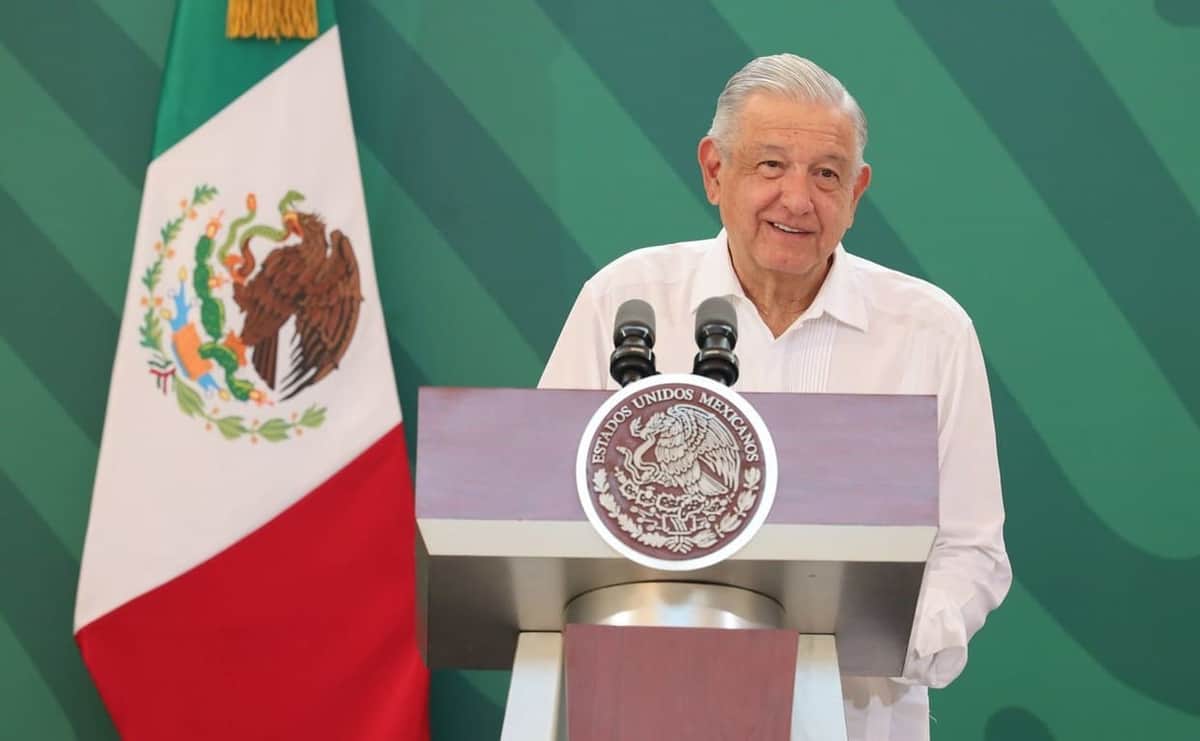 "Cayó con todo su peso de lado": Reportero narra desmayo de AMLO durante gira en Yucatán