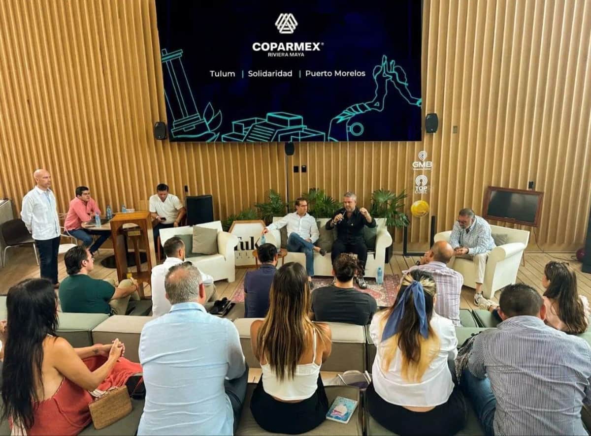 Diego Castañón atiende a empresarios de Tulum