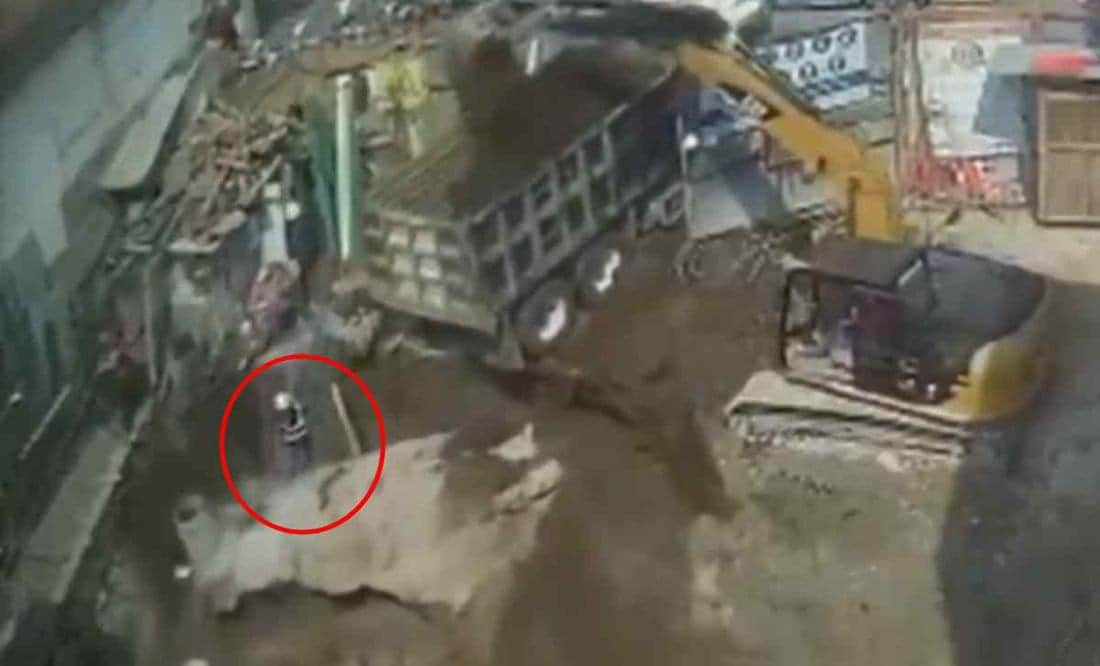 Trabajadores de una construcción en la Cuauhtémoc quedan sepultados tras derrumbe