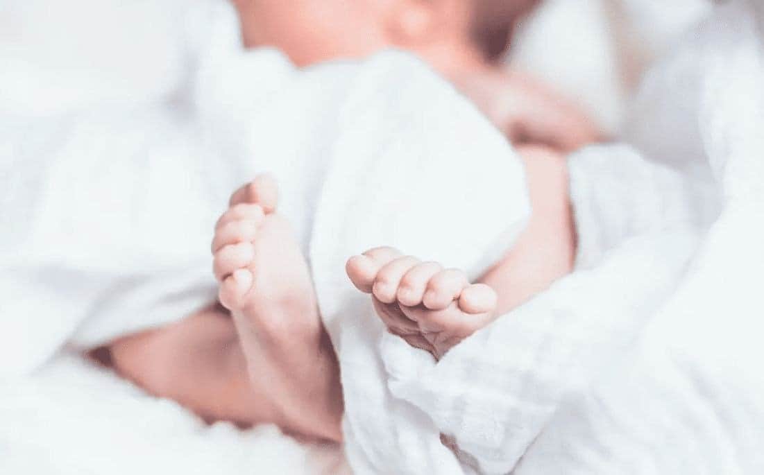 Tratan con éxito a bebé que nació con "cola humana"