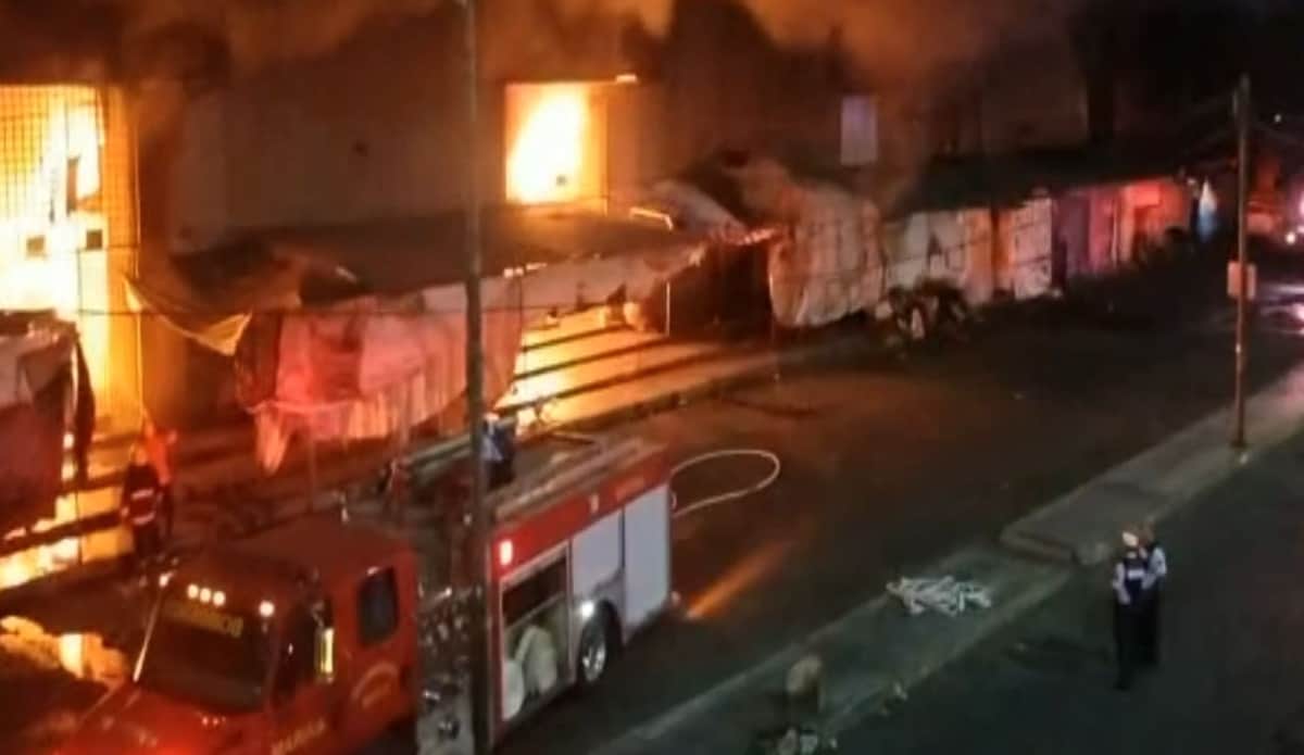 VIDEO: Se incendia el Mercado Central de Acapulco tras explosión de tanques de gas
