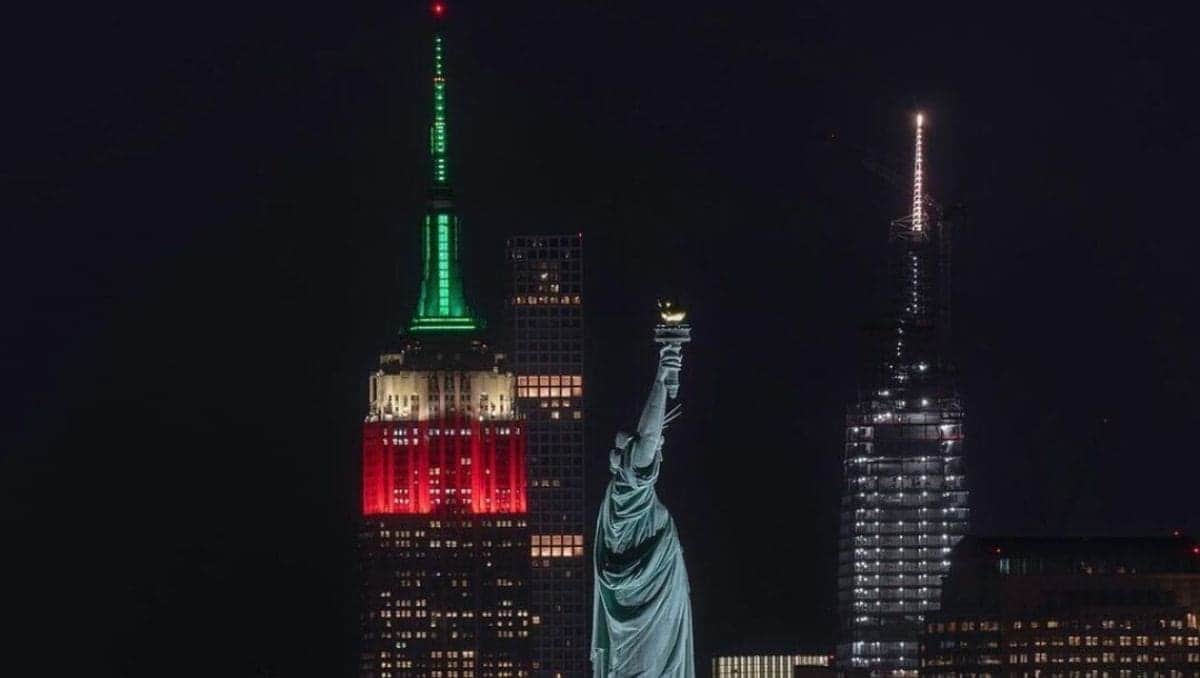 Monumentos del mundo se pintan de tricolor por la Independencia de México