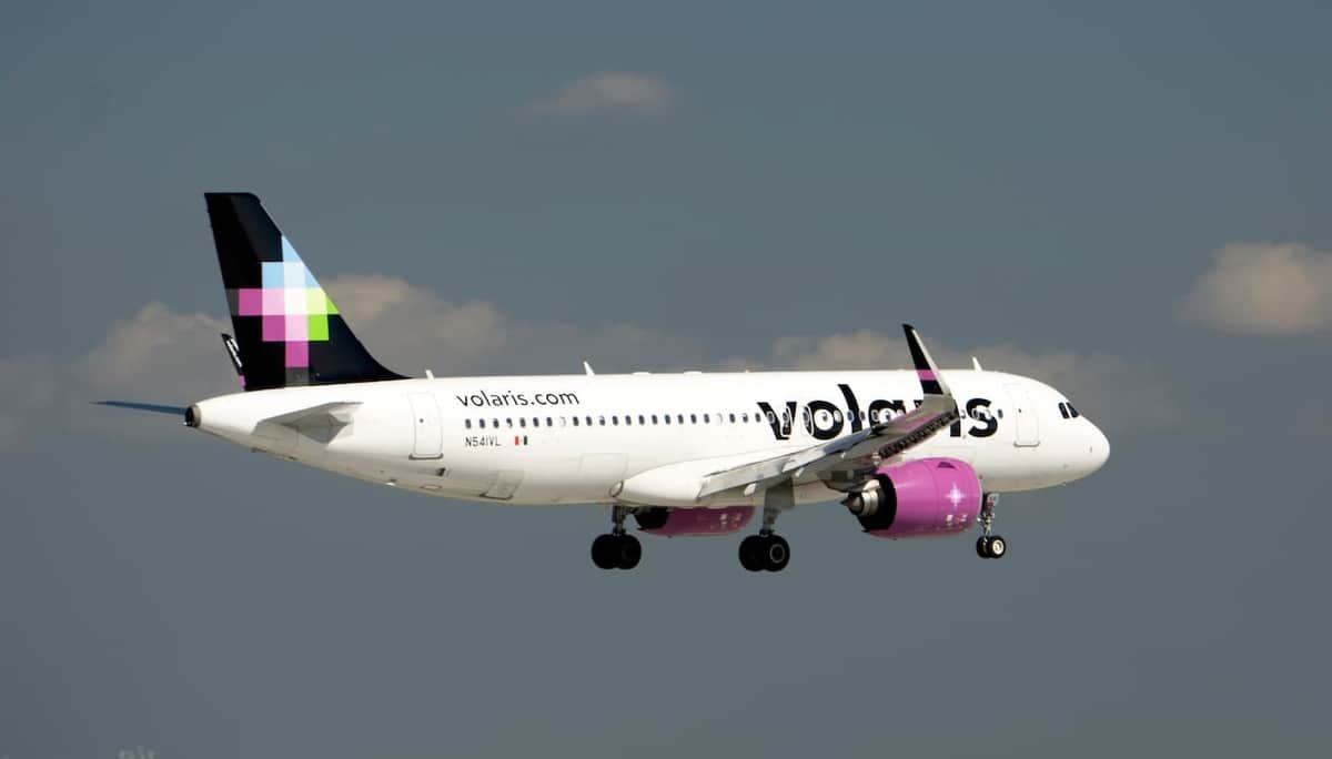 VIDEO: Pasajero de Volaris activa alarma de incendios de un avión por fumar en el baño