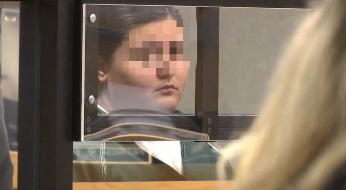 Contratan a una niñera y descubren que vendía fotos de su bebé: "le pagaban para que le hiciera cosas peores"